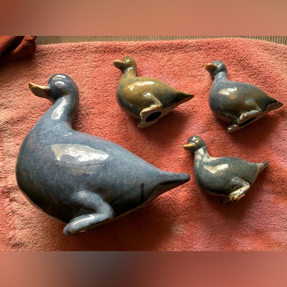 Ceramic duck and three ducklings. - Picture 3 of 3